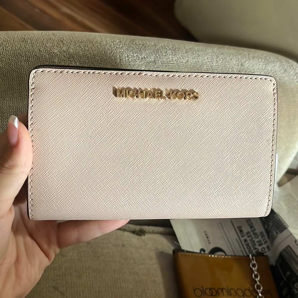Michael kors wallet